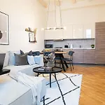 Cozy Industrial 8Min Dancing House Apartment, Prague
