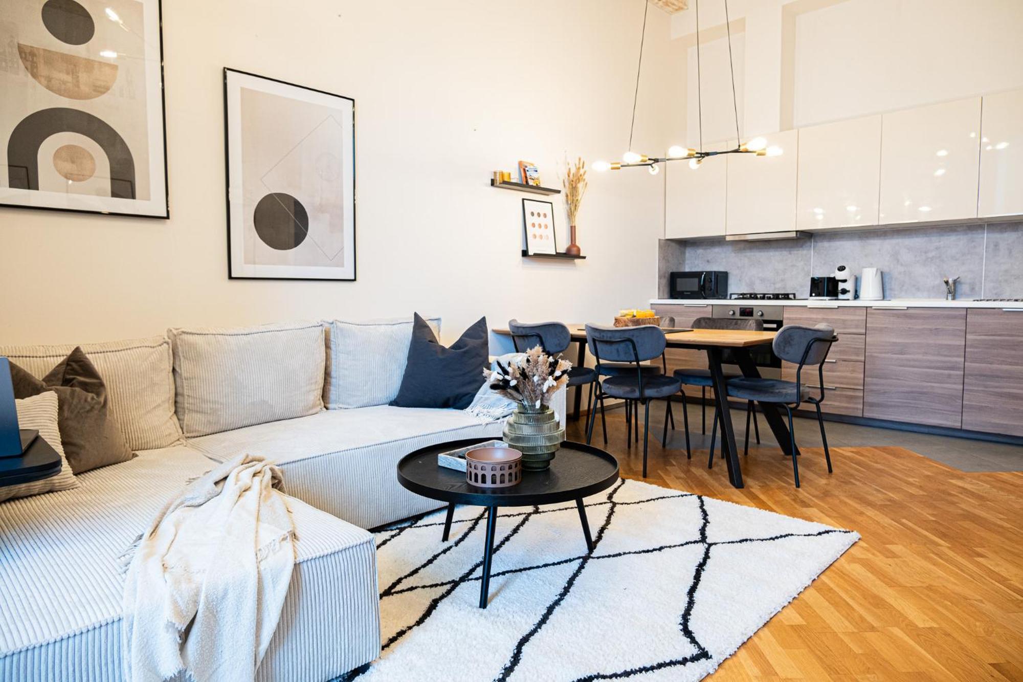 Apartment Cozy Industrial 8min Dancing House Apartment, Prague