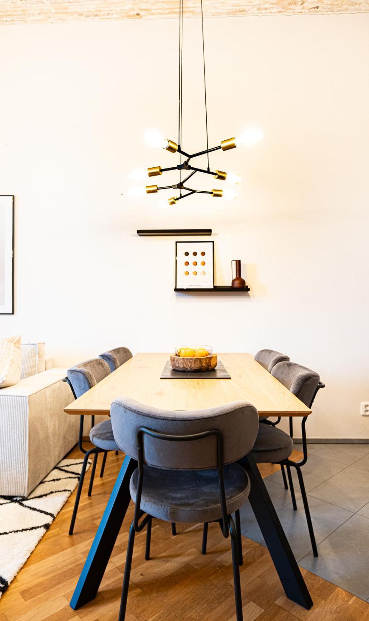 Apartment Cozy Industrial 8min Dancing House Apartment, Prague