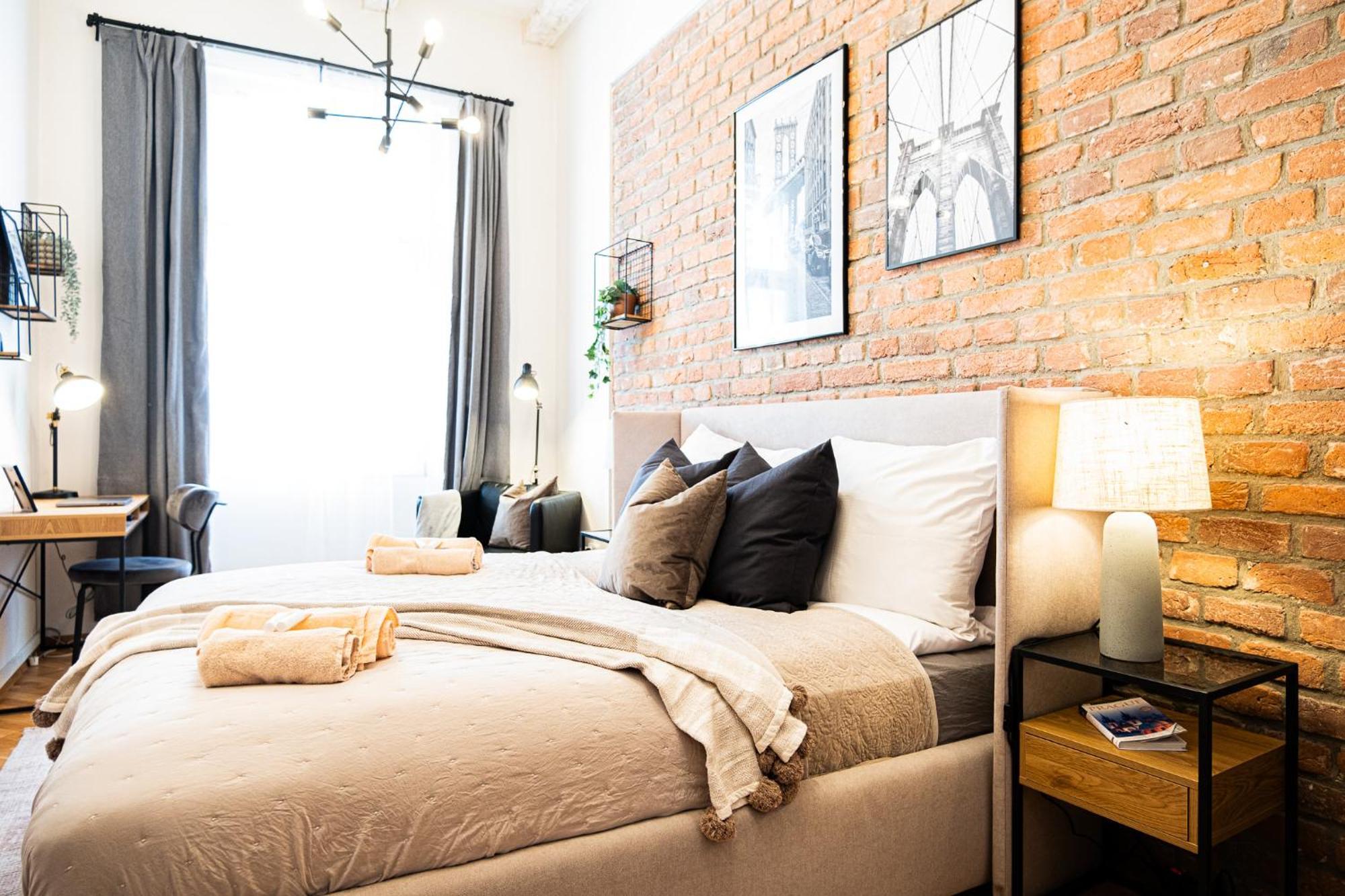 Cozy Industrial 8min Dancing House Apartment, Apartment Prague