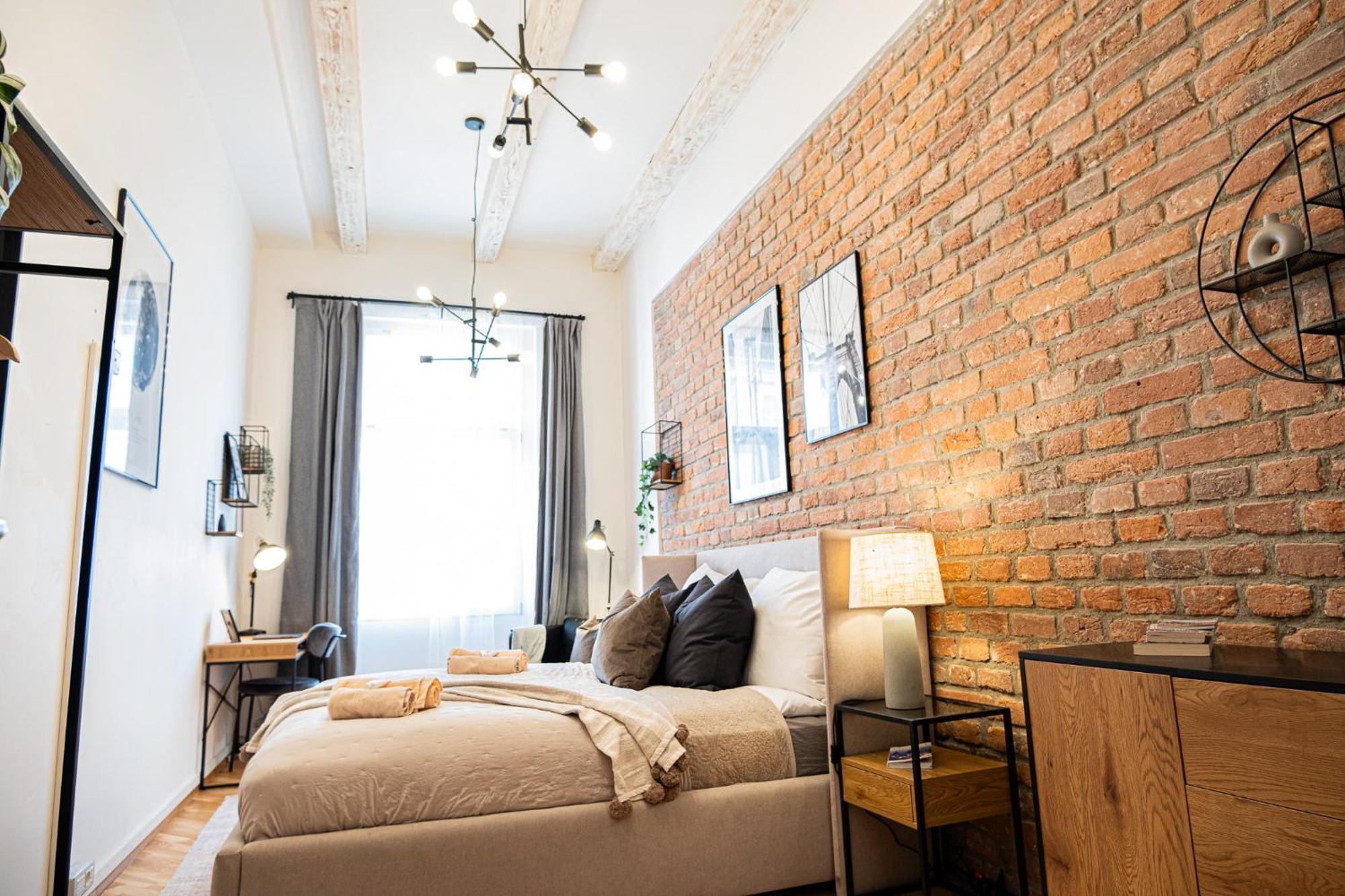 Cozy Industrial 8min Dancing House Apartment, Apartment *