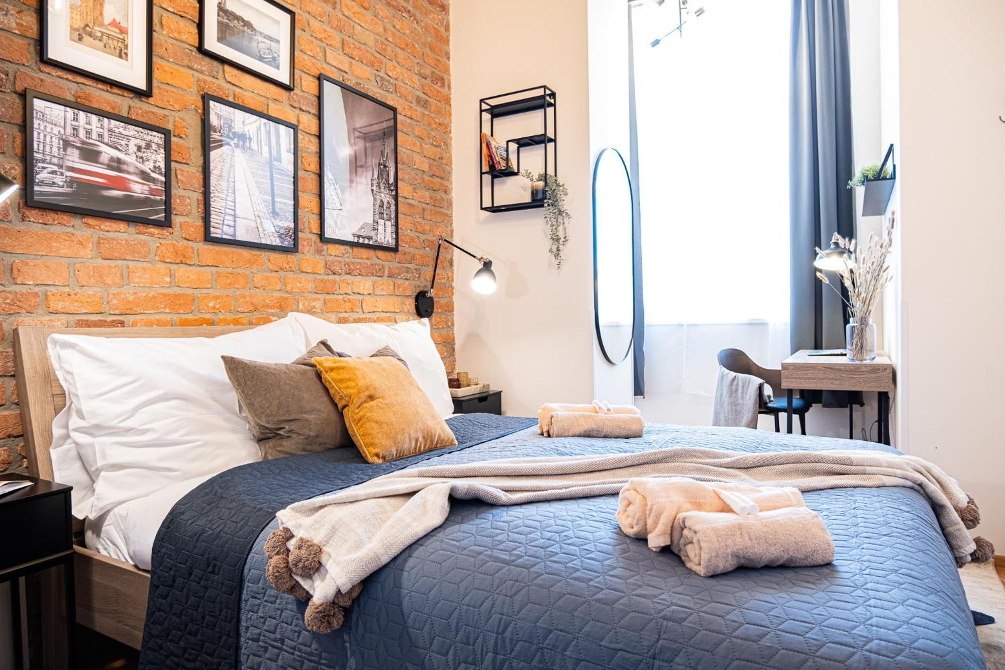 Cozy Industrial 8min Dancing House Apartment, Apartment Prague