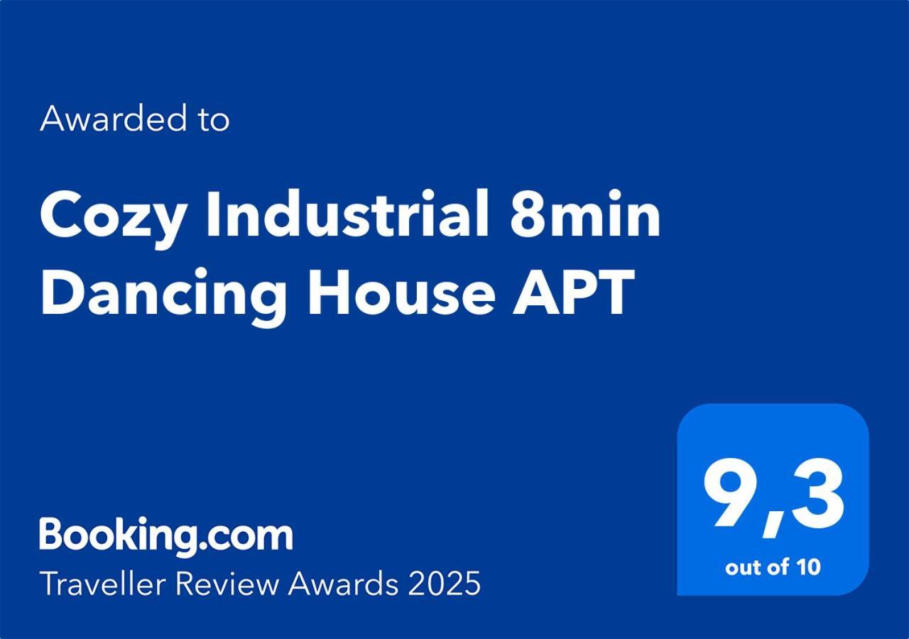 Cozy Industrial 8min Dancing House Apartment, Apartment *